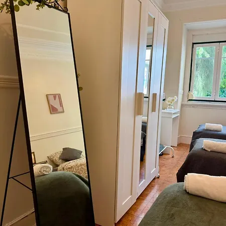 Spacious T3 For Groups In Vibrant Neighborhood