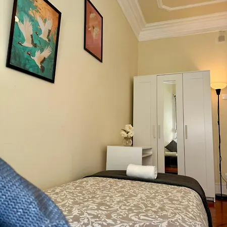 Апартаменты Spacious T3 For Groups In Vibrant Neighborhood *