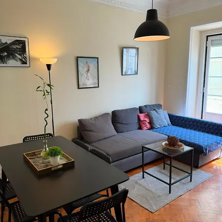 Spacious T3 For Groups In Vibrant Neighborhood *