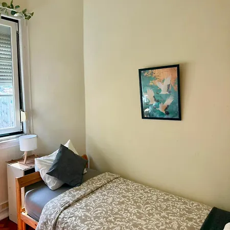 Spacious T3 For Groups In Vibrant Neighborhood *