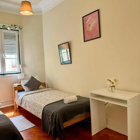 Spacious T3 For Groups In Vibrant Neighborhood 公寓 *