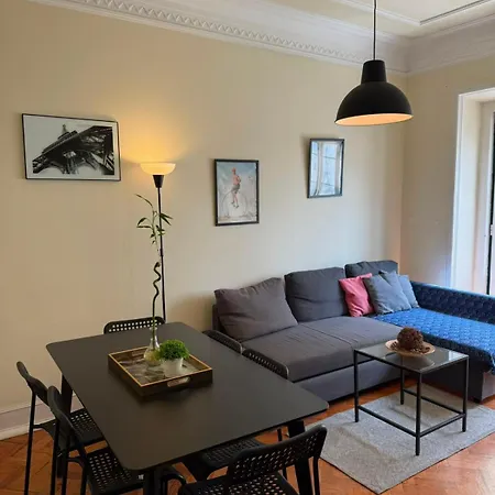 Spacious T3 For Groups In Vibrant Neighborhood Лиссабон