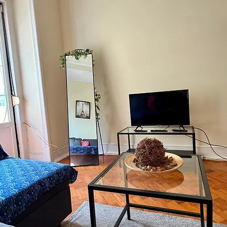 Spacious T3 For Groups In Vibrant Neighborhood Лиссабон