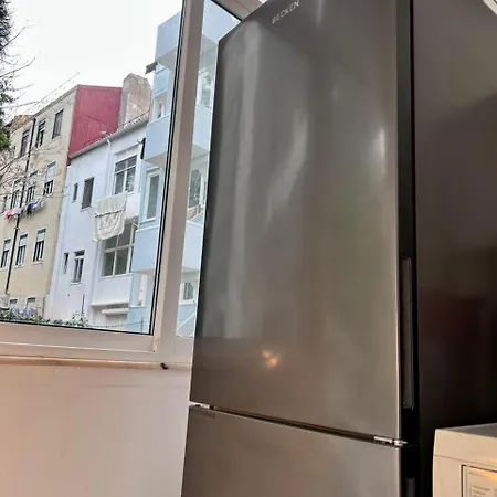 Spacious T3 For Groups In Vibrant Neighborhood *
