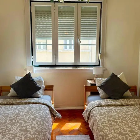 Spacious T3 For Groups In Vibrant Neighborhood 公寓 *