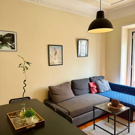 Spacious T3 For Groups In Vibrant Neighborhood *